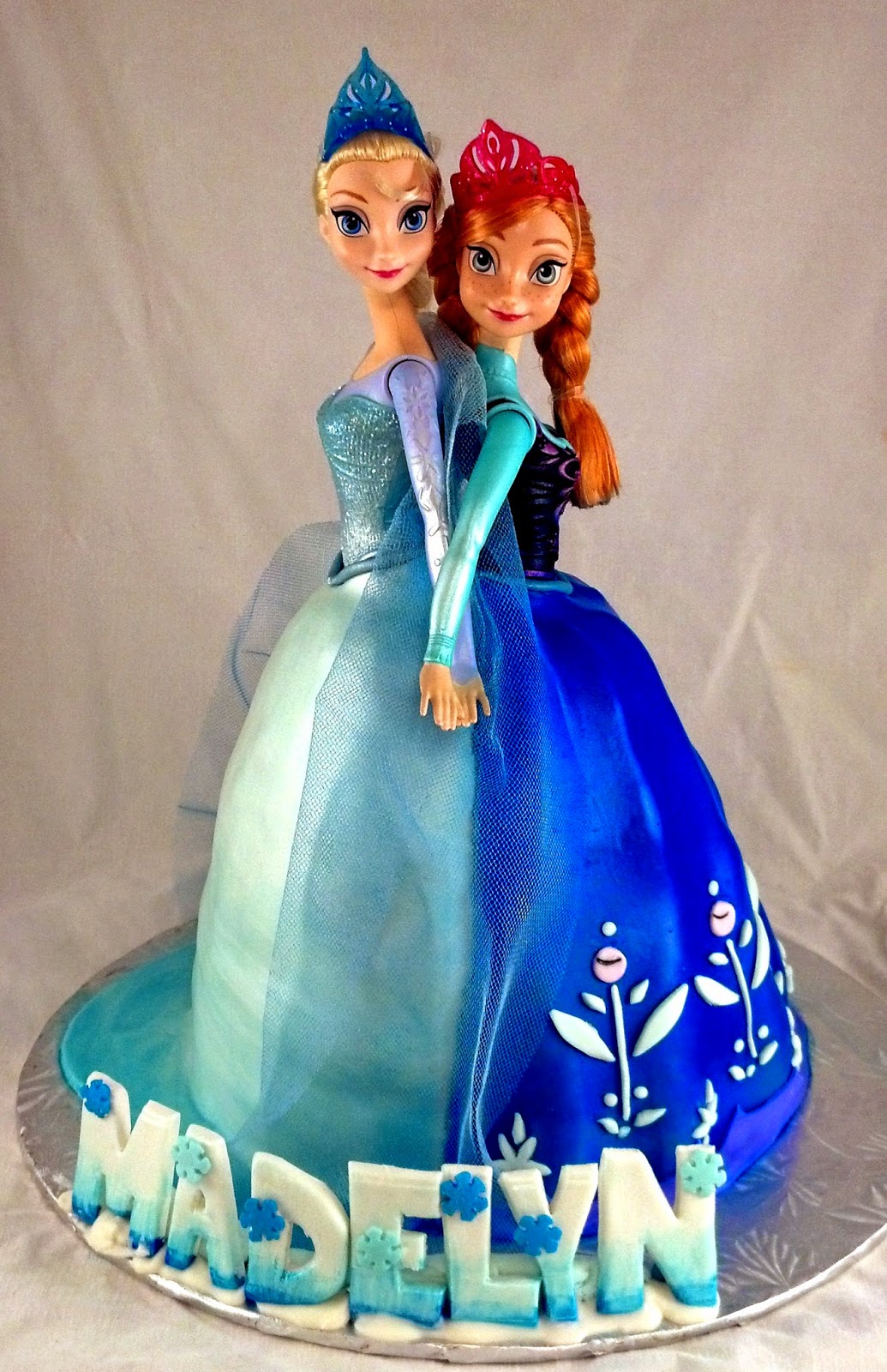 Anna and Elsa Frozen Cakes