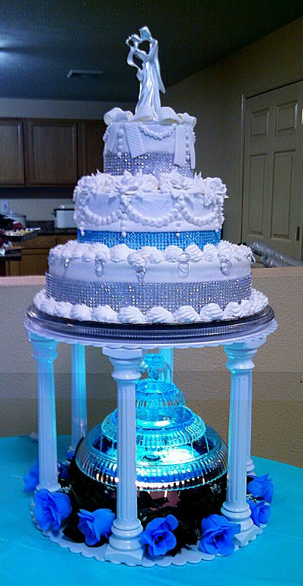 10 Quince Cakes With Fountain Photo Quinceanera Cakes Pinterest