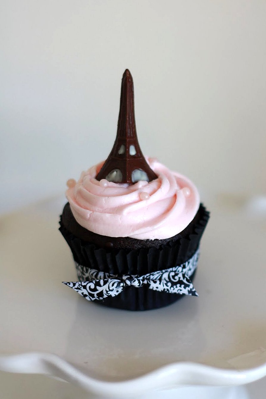 Eiffel Tower Baby Shower Cupcakes