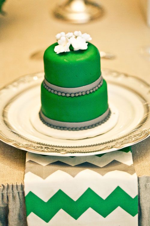 Emerald Green Wedding Cake Idea