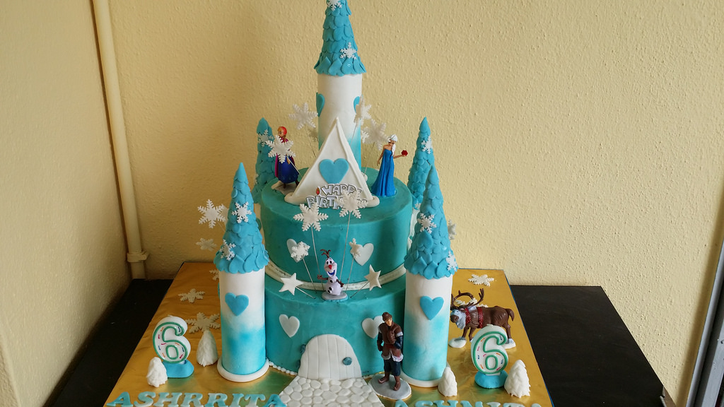 Frozen Castle Cake