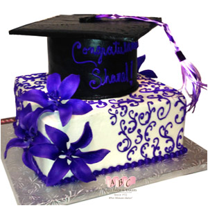 10 Photos of Graduation Cakes With Purple Flowers