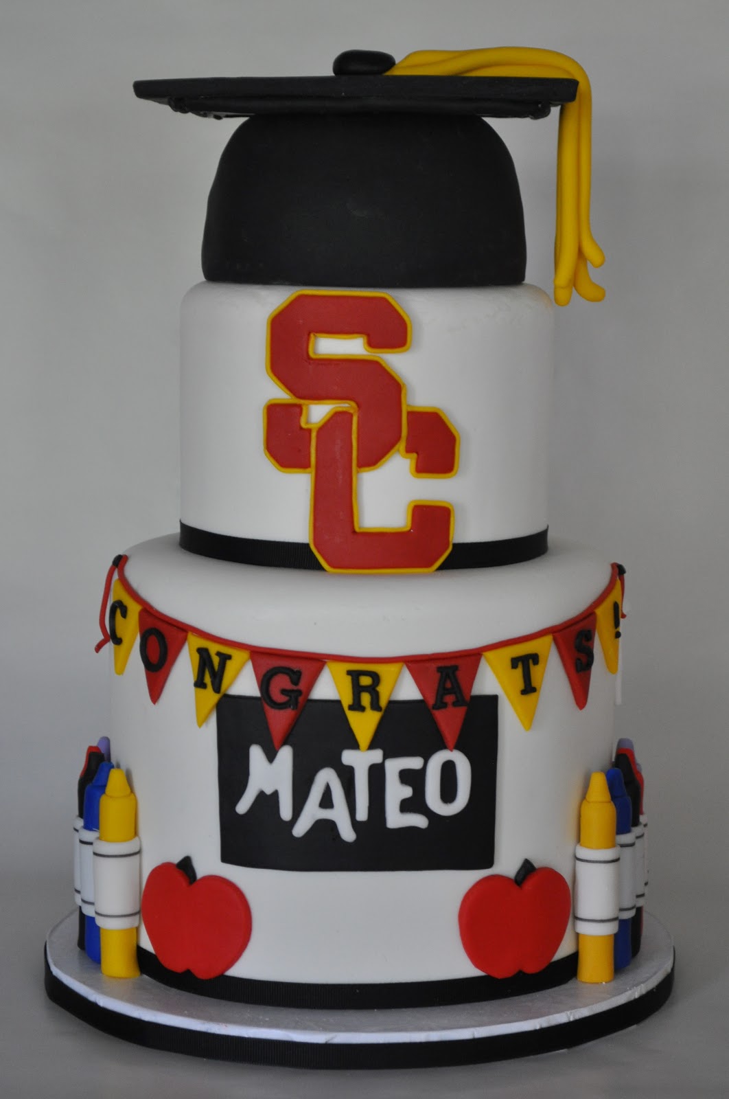 12 Photos of USC Graduation Cakes