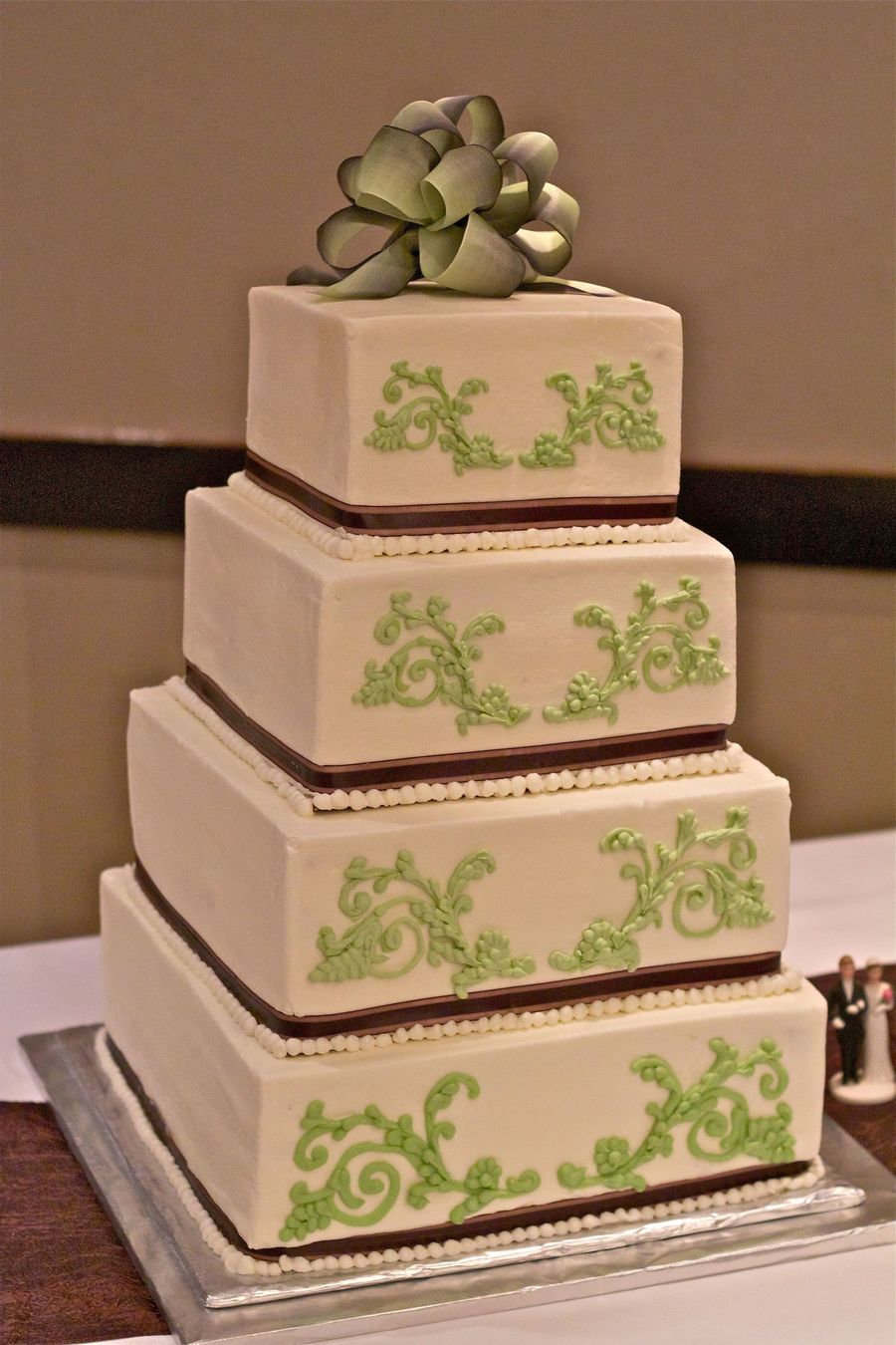 Cake with Scroll Work