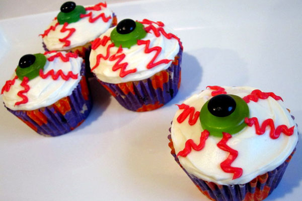 Fun and Easy Halloween Cupcakes