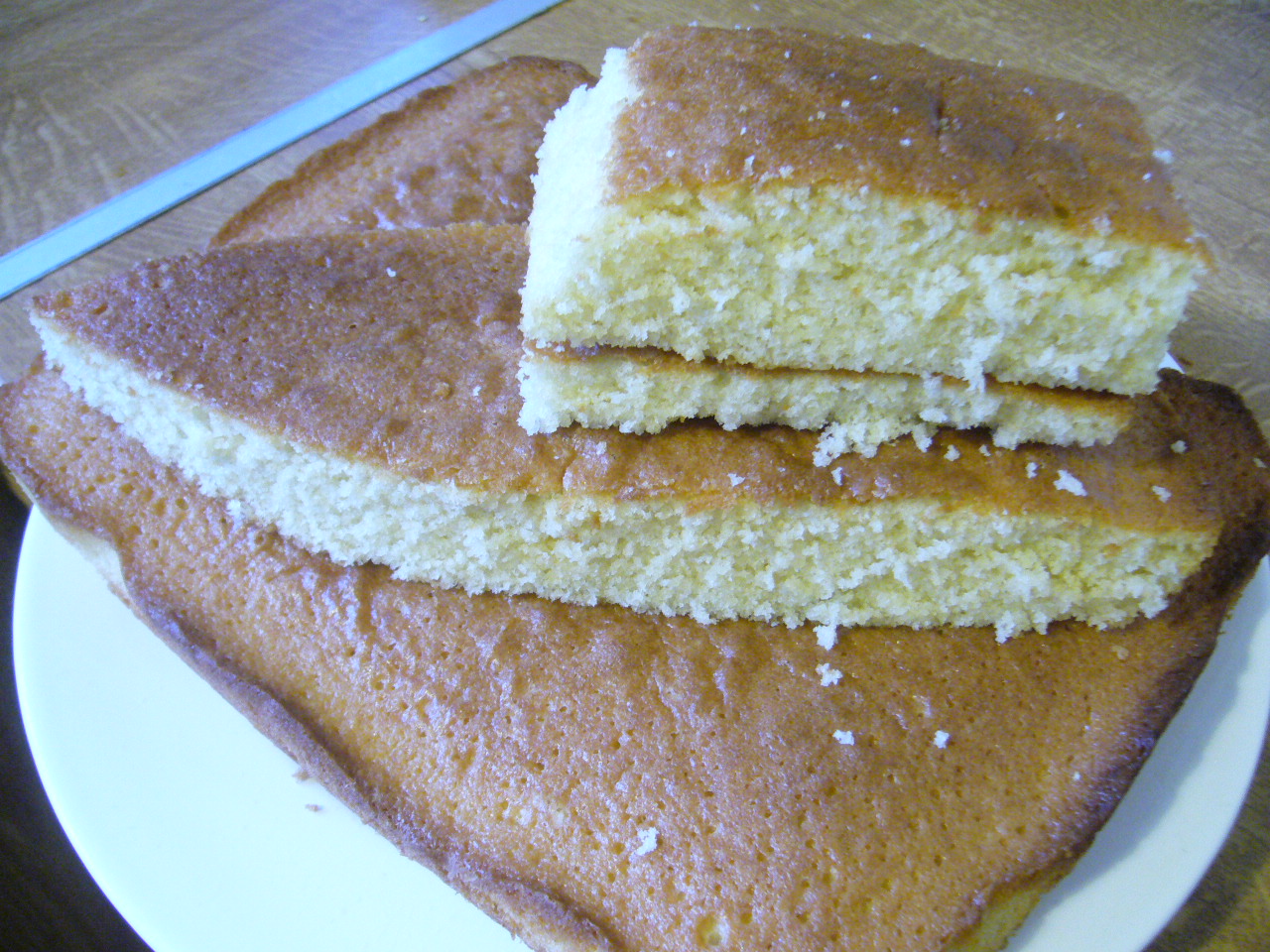 How to Make a Cake Shaped Like a Boat