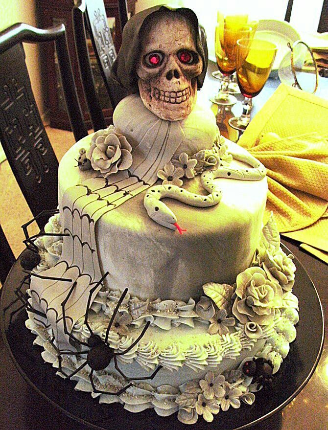 13 Photos of Awesome Halloween Cakes