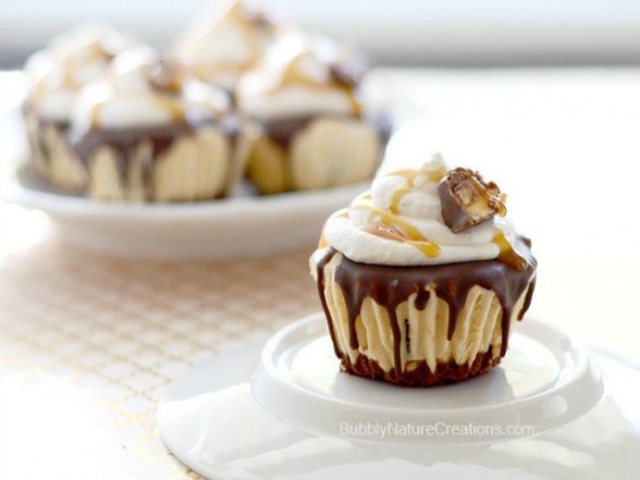 Snickers Ice Cream Cupcakes