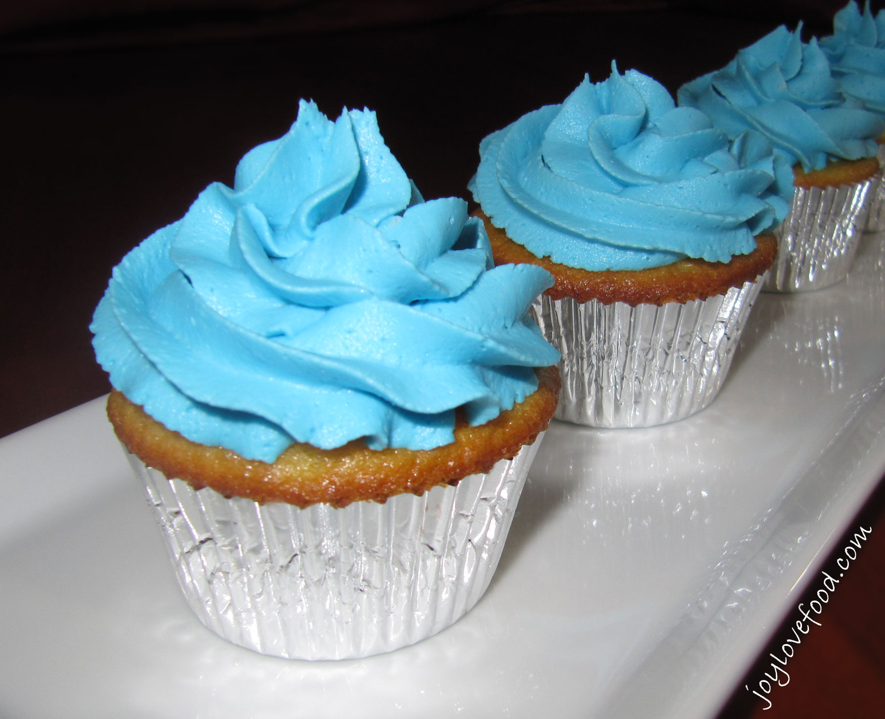 11 Photos of Blue Cupcakes With Vanilla Buttercream Frosting