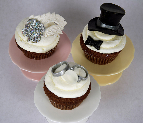 Wedding Bride and Groom Cupcakes