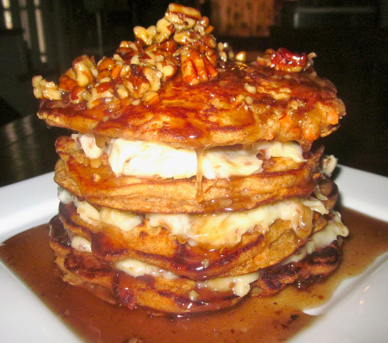 Cake with Cream Cheese and Pecan Filling