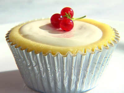 Cheesecake Cupcakes with Sour Cream Topping