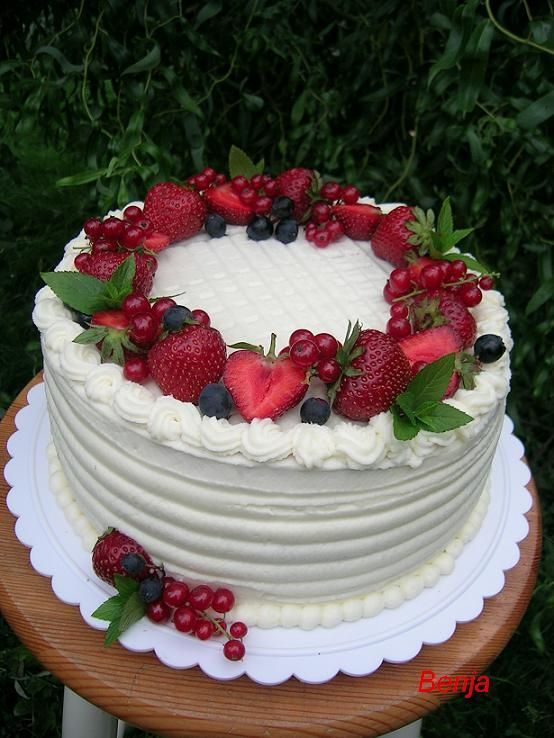 Decorating a Strawberry Birthday Cake