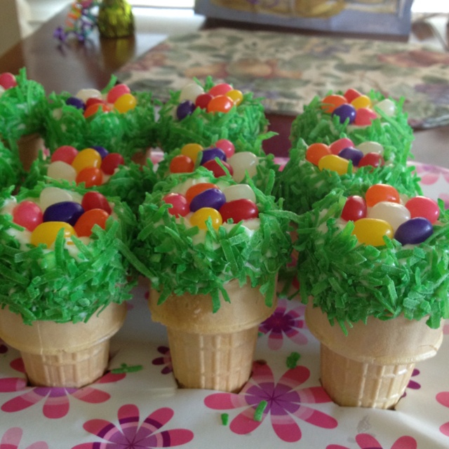 Easter Basket Cupcakes with Ice Cream Cones