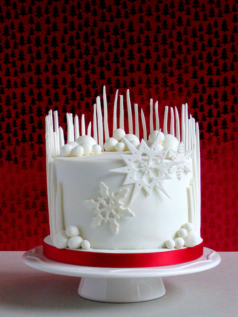 Elegant Decorated Christmas Cakes