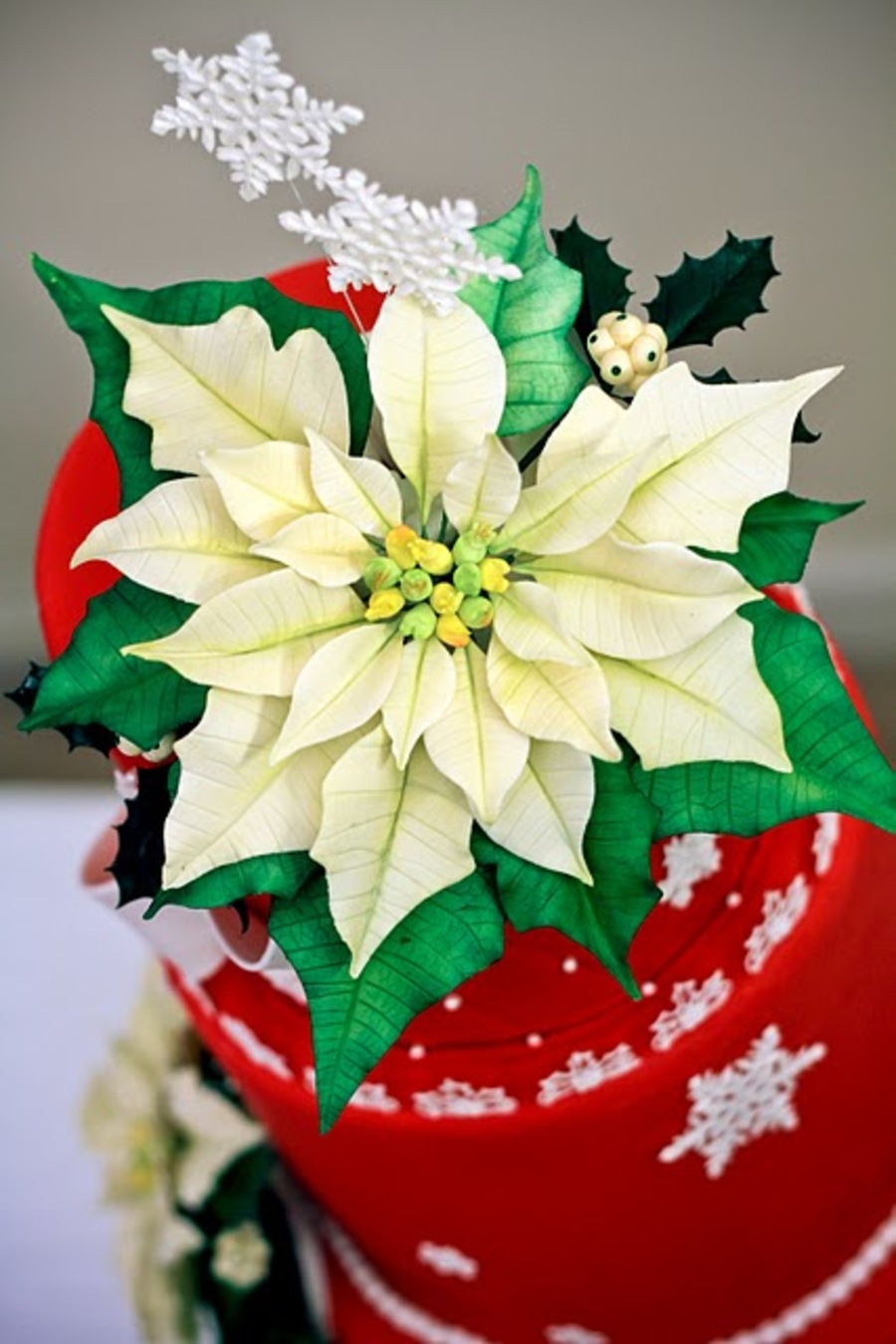 Holiday Poinsettia Cake