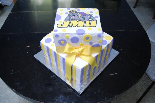 10 Photos of JMU Round Graduation Cakes