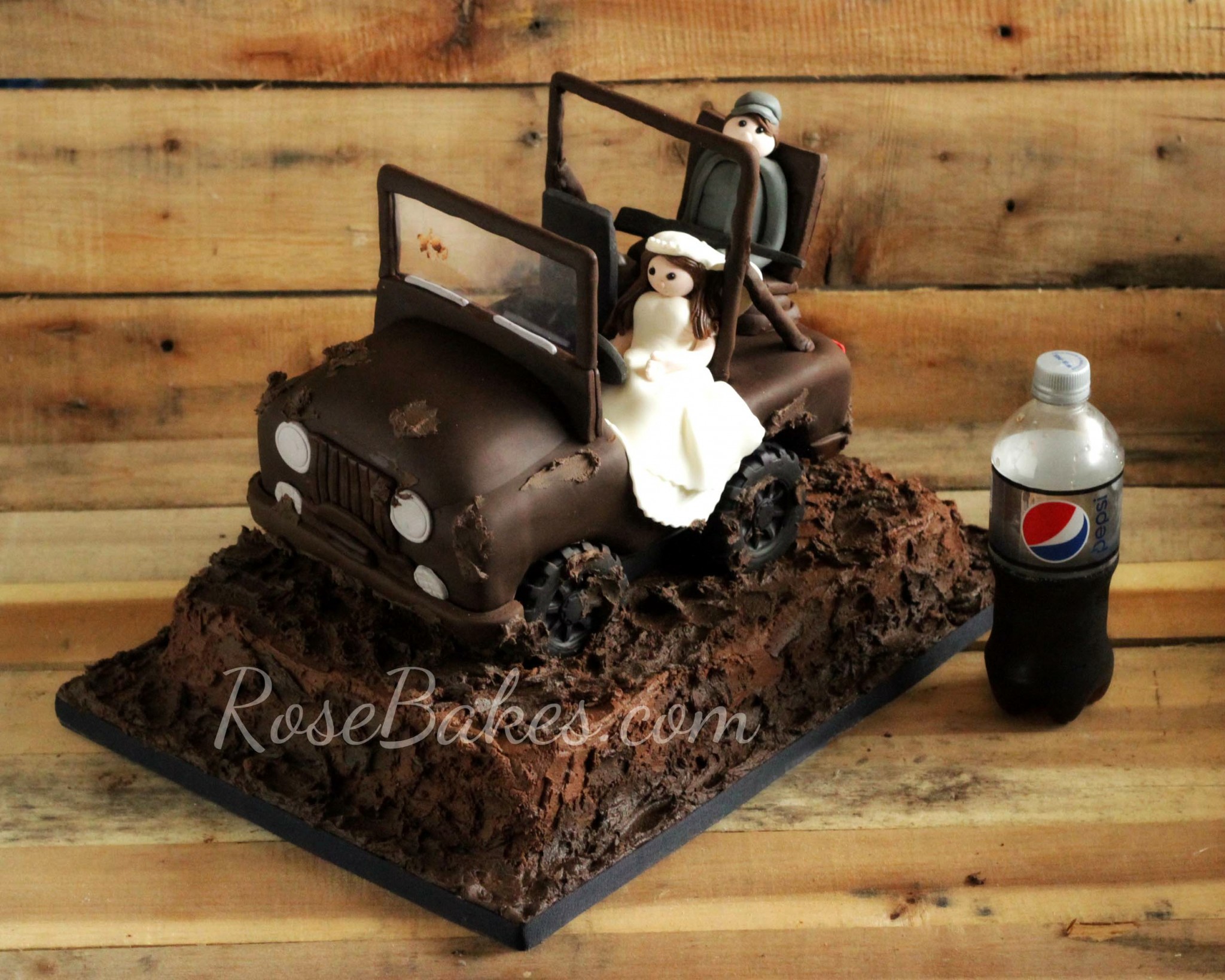 Wedding Cake with Jeep and Mud