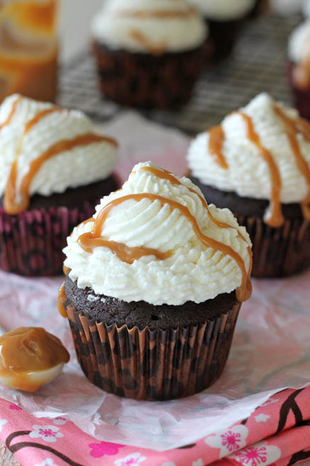 Cupcakes with Whipped Cream Frosting