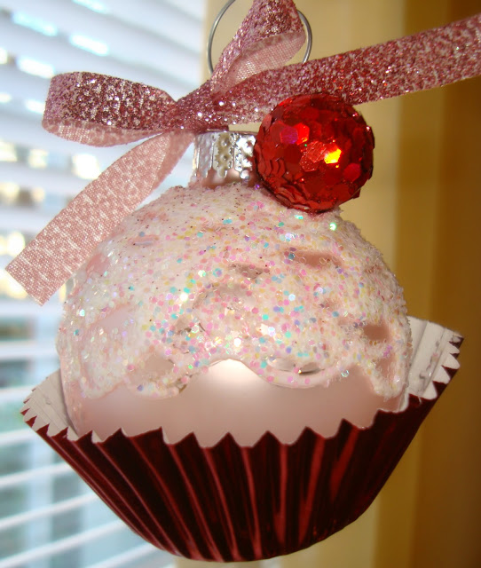 Cute Christmas Cupcake Ornament DIY