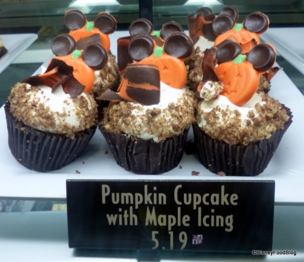 6 Photos of Disneyland Thanksgiving Cupcakes