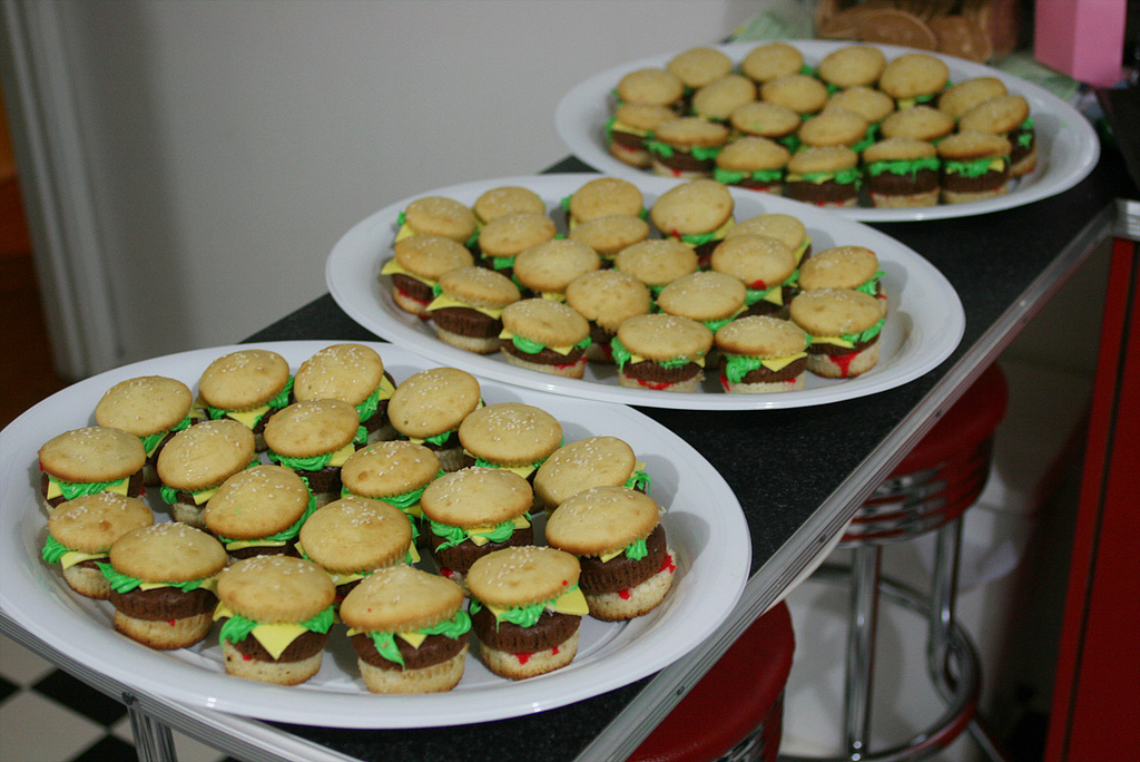 Mini Hamburger Cupcakes