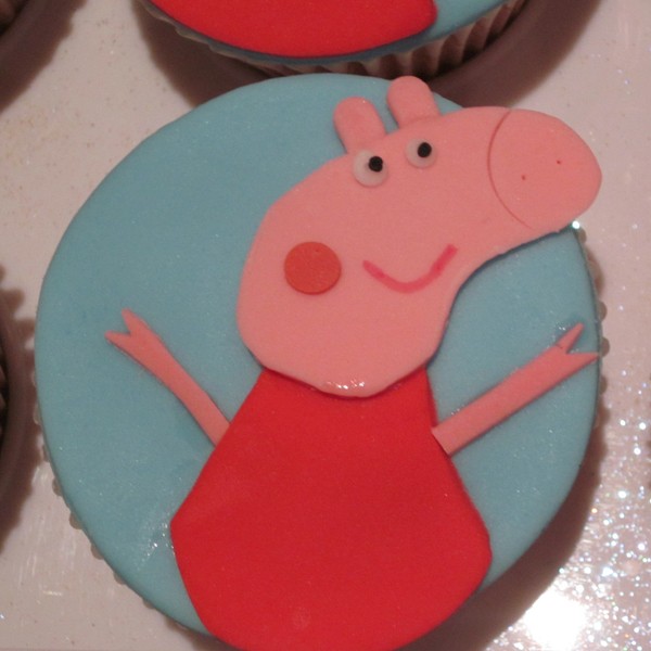 Peppa Pig Birthday Cupcake Cake