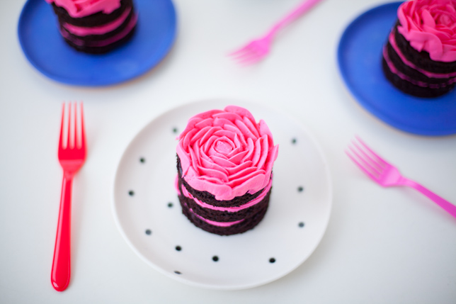 Pictures of Mini Cakes with Roses