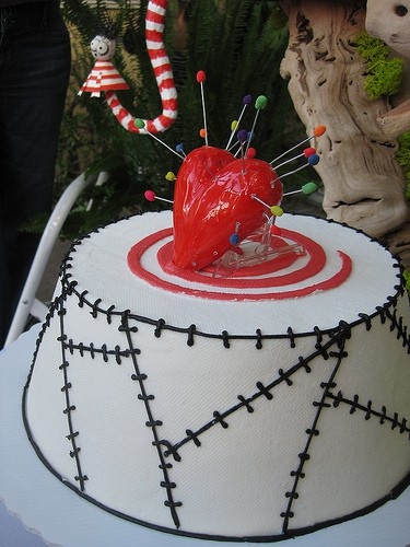 12 Tim Burton Themed Cakes Photo Tim Burton Wedding Cake Tim Burton Inspired Wedding Cake And Tim Burton Themed Wedding Cake Snackncake