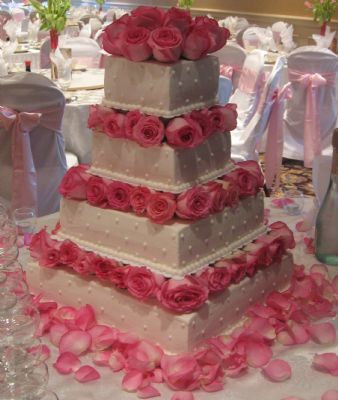 10 Photos of Cakes With Red Rose Theme