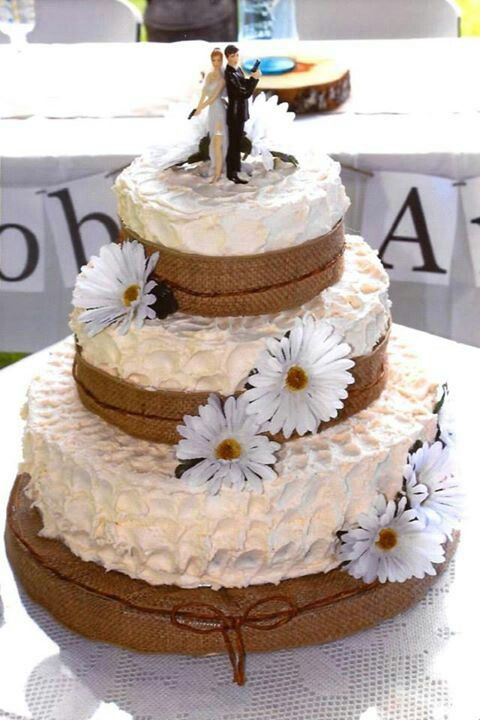 Country Daisy Wedding Cake