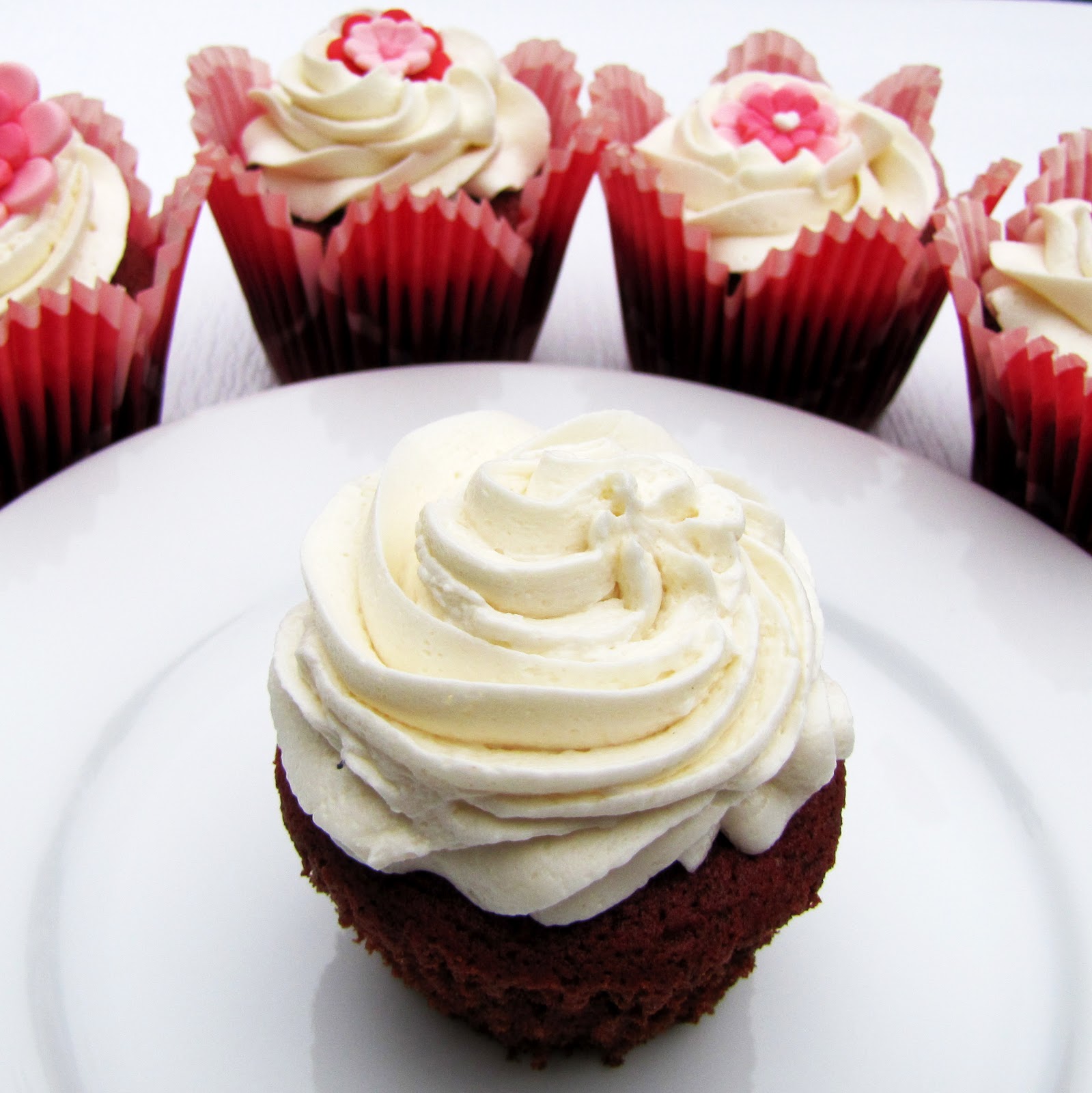 Cupcakes with Whipped Cream Frosting