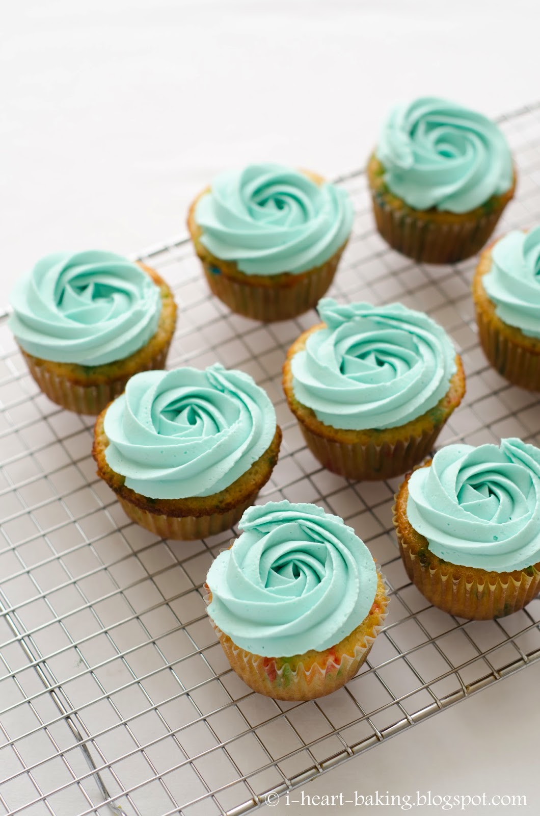 Cupcakes with Whipped Cream Frosting