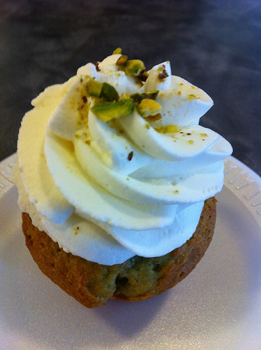 Cupcakes with Whipped Cream Frosting