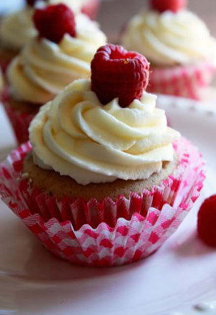 Cupcakes with Whipped Cream Frosting