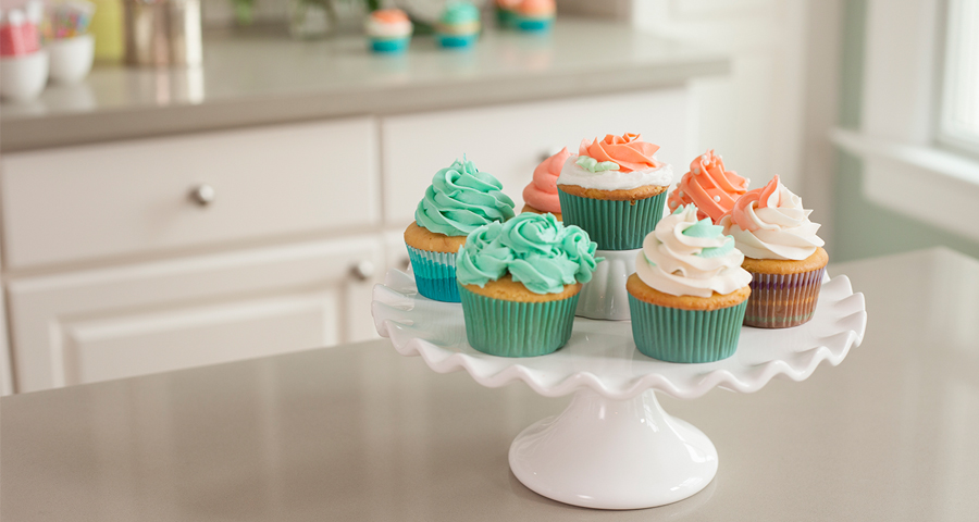 Decorating Cupcakes with Buttercream Frosting