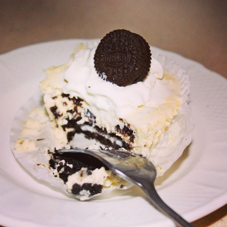 Easy Oreo Cheesecake Cupcakes