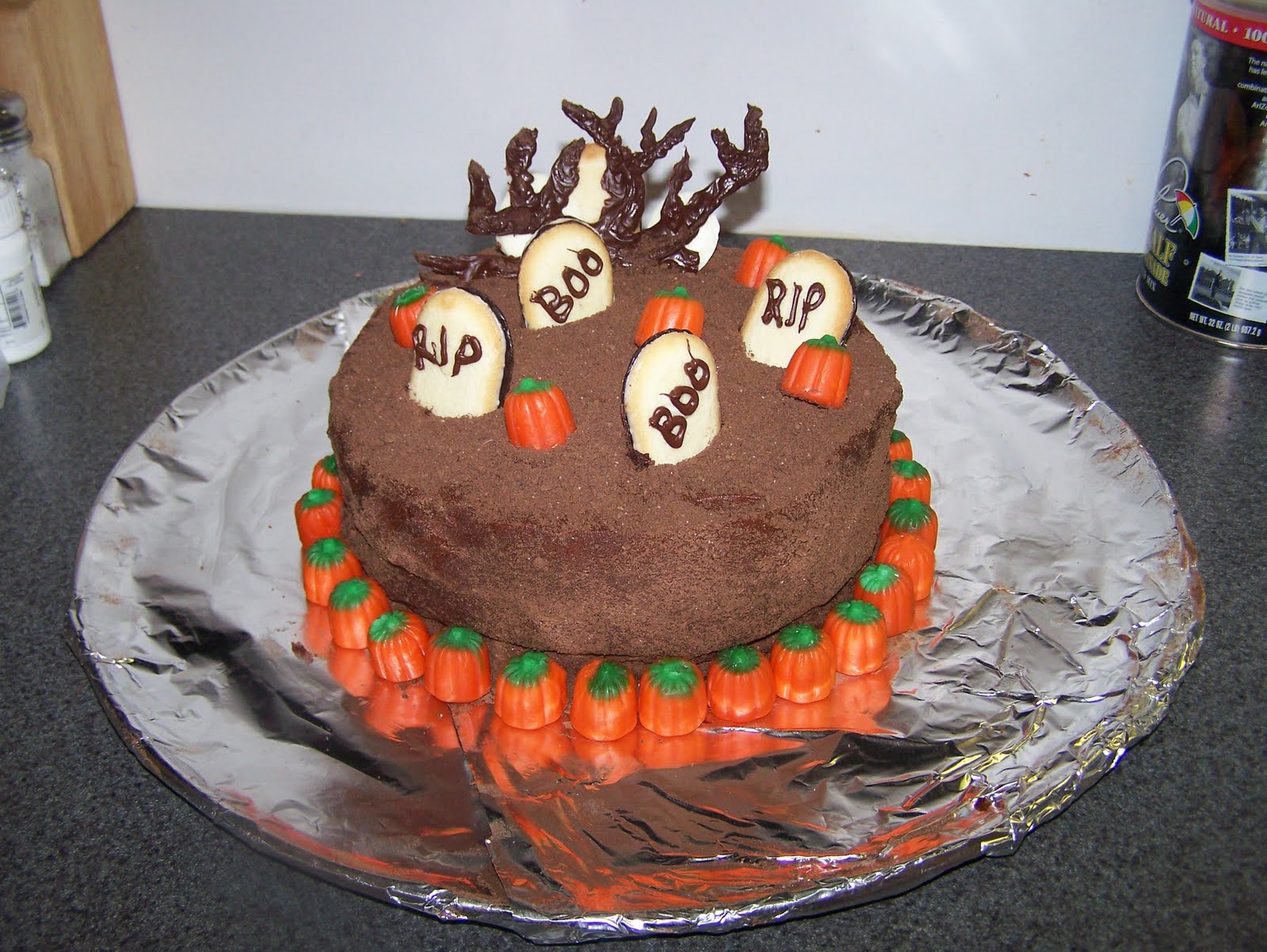 Easy to Make Halloween Graveyard Cakes