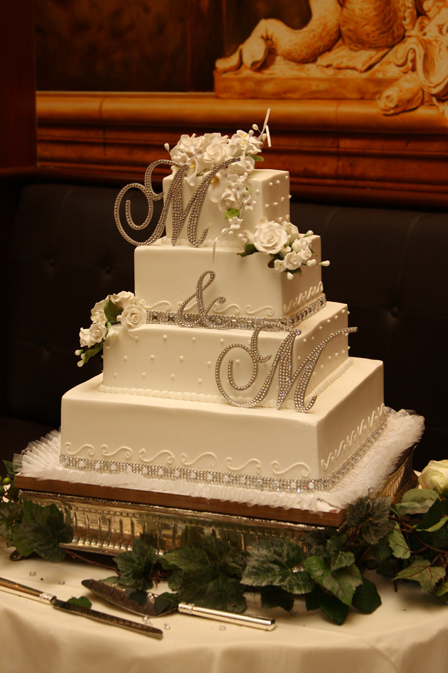 6 Photos of Monogram Square Cakes