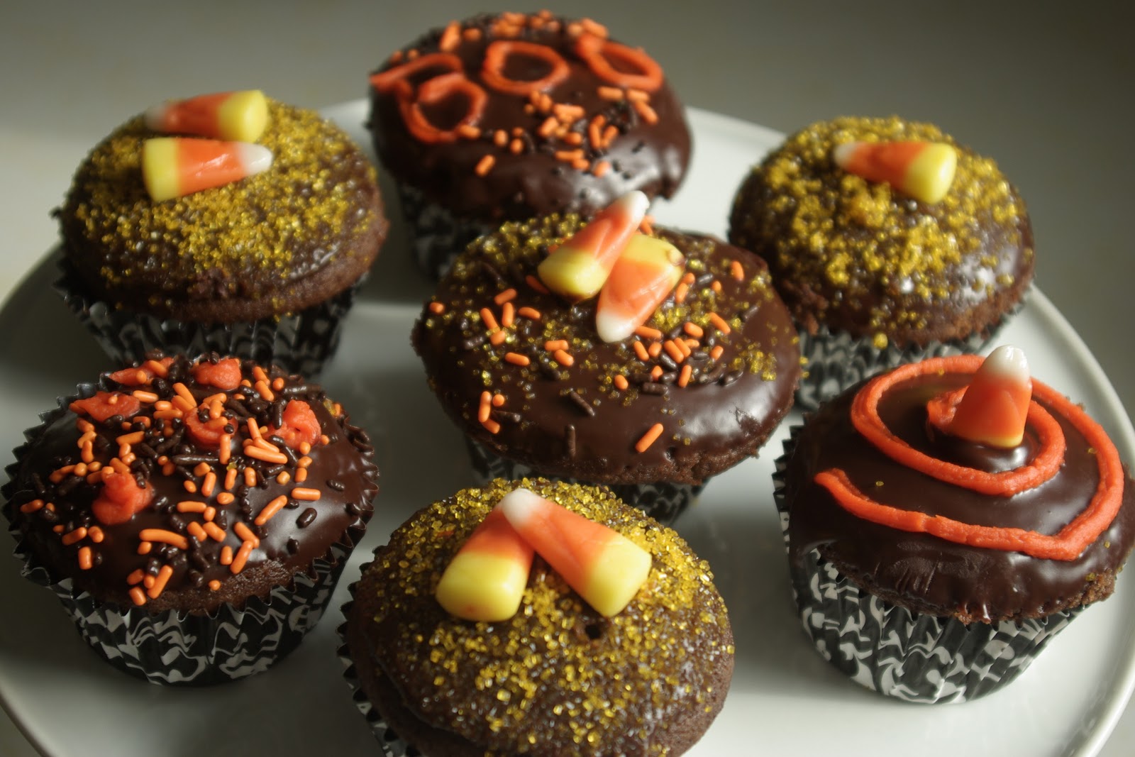 Halloween Cupcakes with Chocolate Frosting