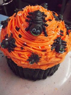 13 Photos of Big Halloween Cupcakes