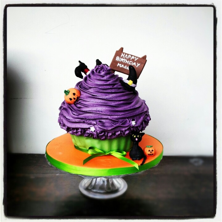 Halloween Giant Cupcake Cake