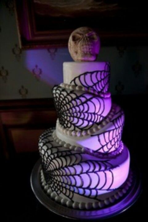 10 Photos of Elegant Halloween Cakes