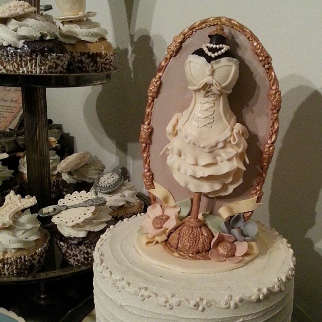 5 Photos of Victorian Bridal Shower Cakes