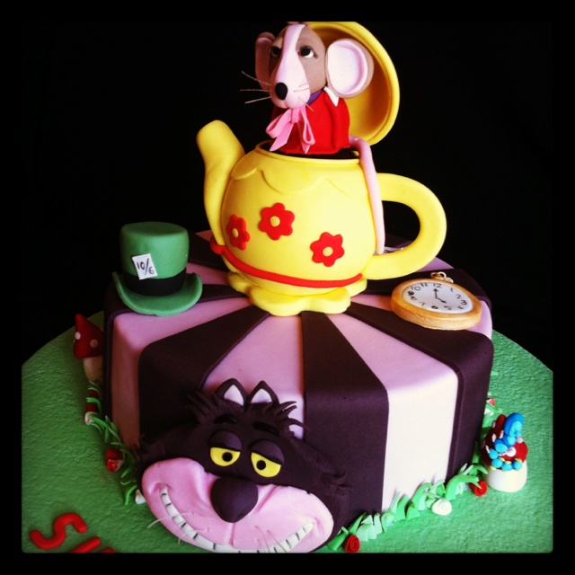 Alice and Wonderland Themed Cake