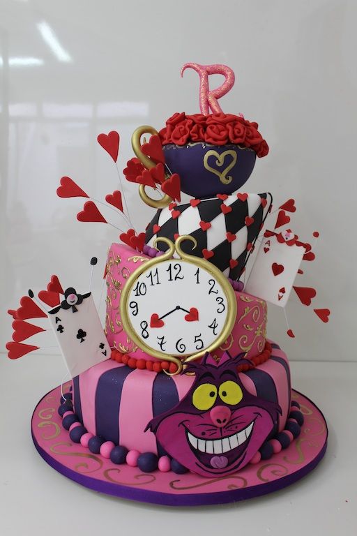 11 Photos of Alice In Wonderland Themed Cakes With A Knife