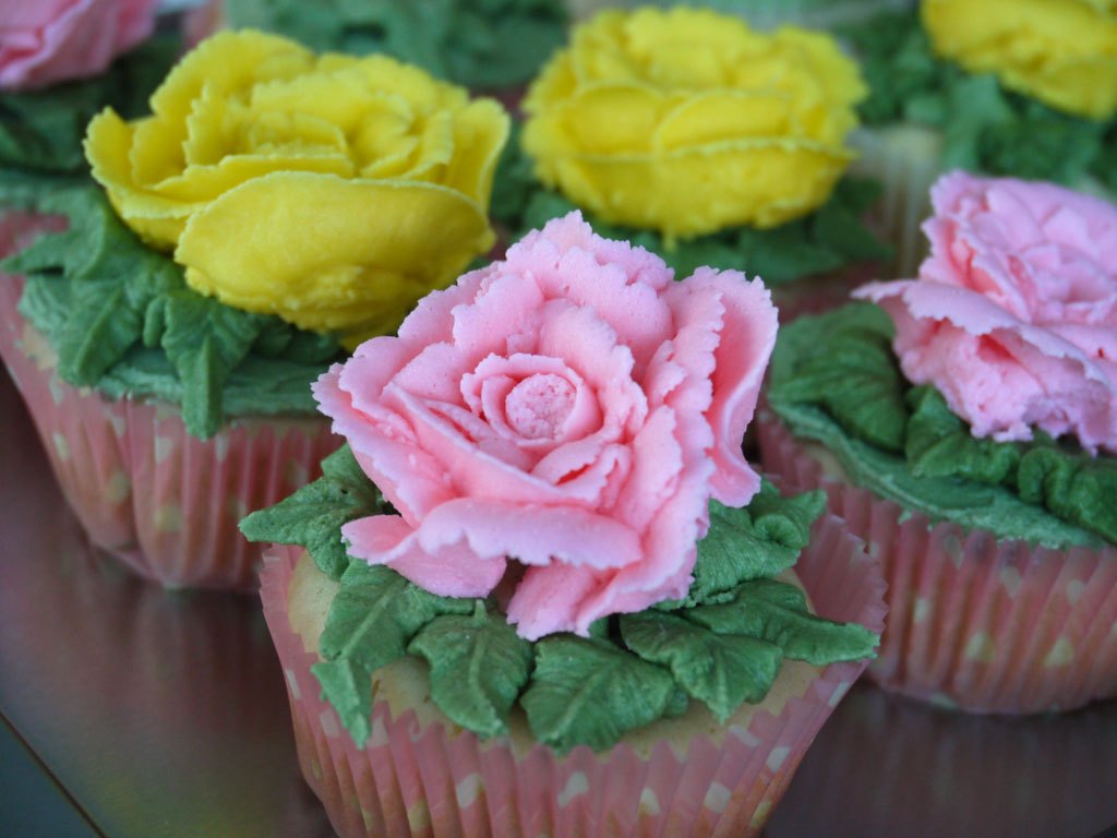 Buttercream Rose Piping On Cupcake