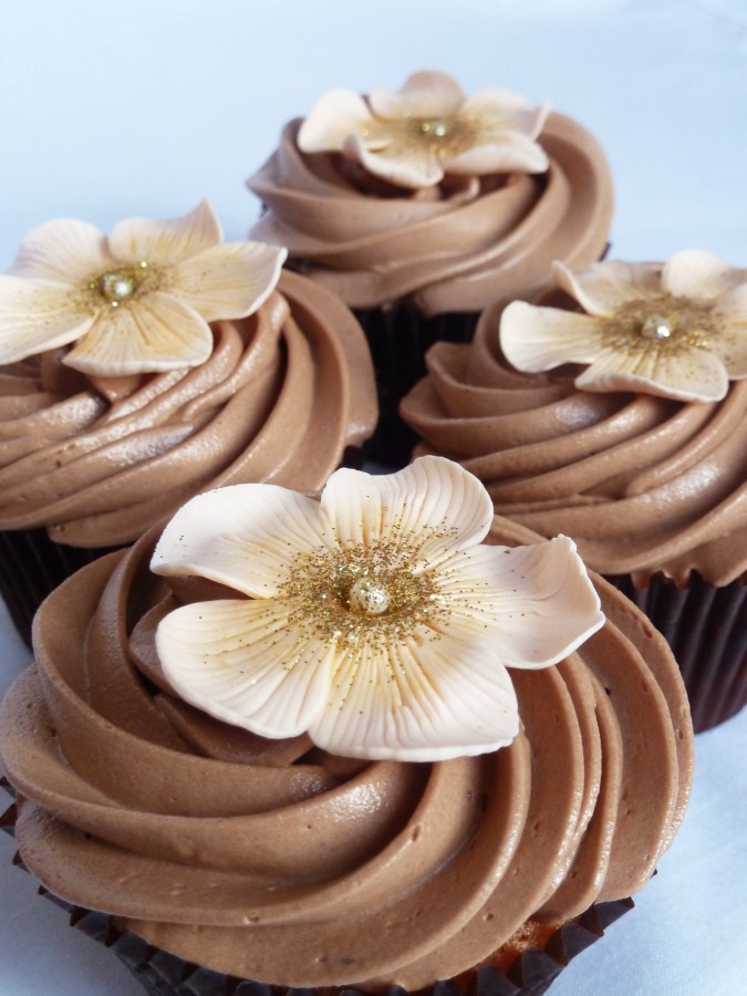 Chocolate Wedding Cakes with Cupcakes