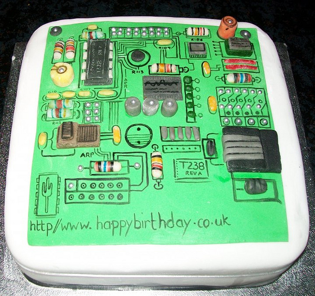 13 Photos of Technology Themed Cakes