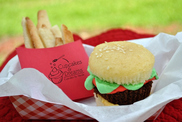 Cupcake Burgers and Fries Cookie